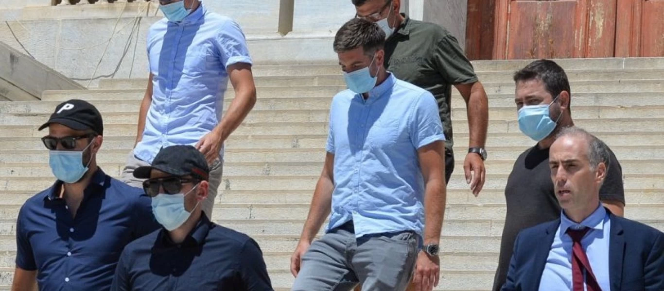 «Sun»: «Ο Χ.Μαγκουάιρ συνελήφθη από μυστική αστυνομία στη Μύκονο που είχε στοχεύσει στο οργανωμένο έγκλημα»